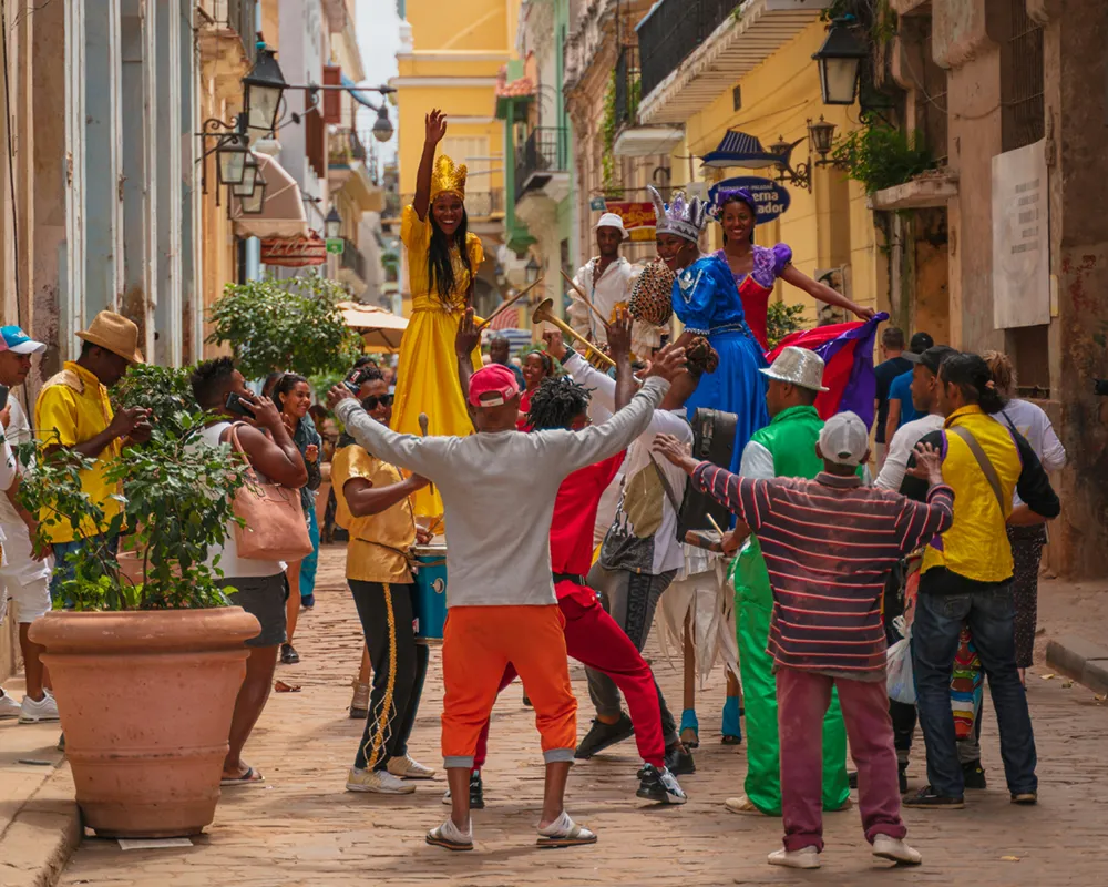 ハバナのライブハウスや街角